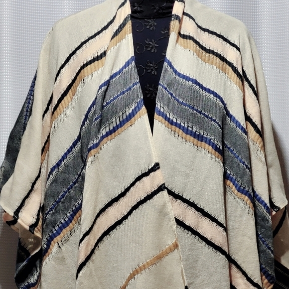 harper & liv Shawl / Wrap - Picture 2 of 12